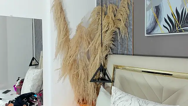 Slut Milf  online show from 25, 9, 2025