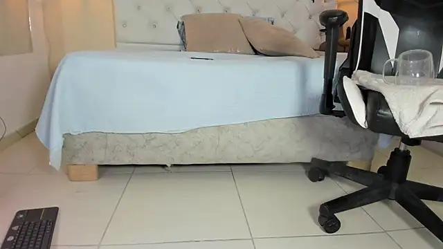 Slut Milf  online show from 1, 3, 2025