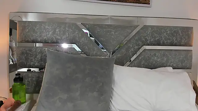 Slut Milf  online show from 26, 3, 2026