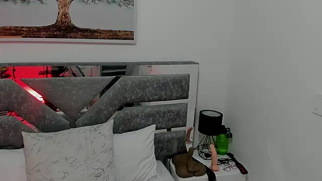 Slut Milf  online show from 20, 12, 2025