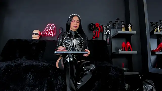 DelaneyStone online show from 8, 10, 2025