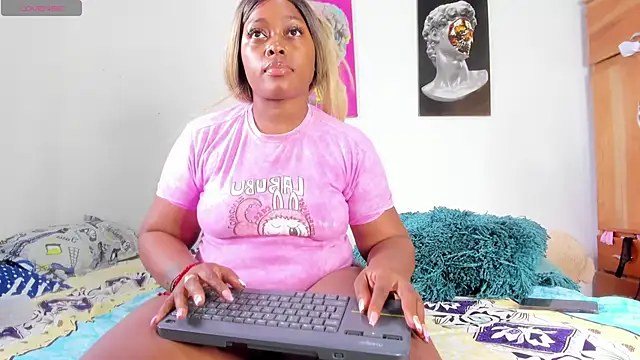 Snapshot of Lilybaudinx96 chatting on 8, 10, 2025 Lilybaudinx96 online show from 8, 10, 2025