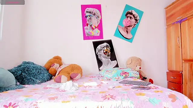 Snapshot of Lilybaudinx96 chatting on 12, 9, 2025 Lilybaudinx96 online show from 12, 9, 2025