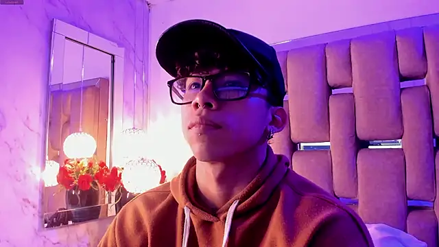 AkazaBoy  online show from 20, 12, 2025