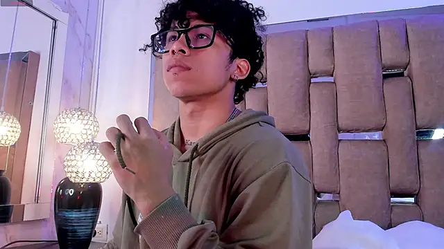 AkazaBoy  online show from 4, 3, 2026