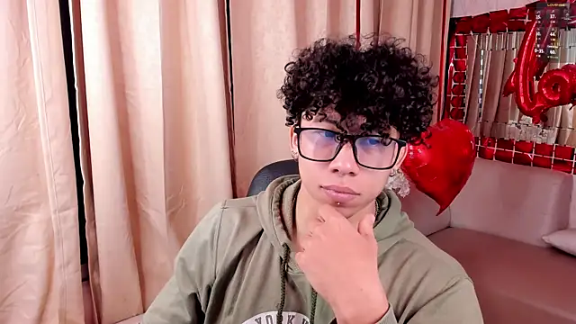 AkazaBoy  online show from 18, 2, 2026