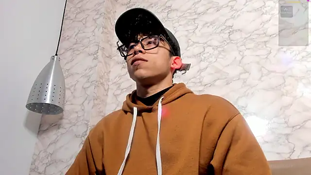 AkazaBoy  online show from 11, 4, 2026