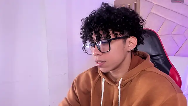 AkazaBoy  online show from 4, 4, 2026