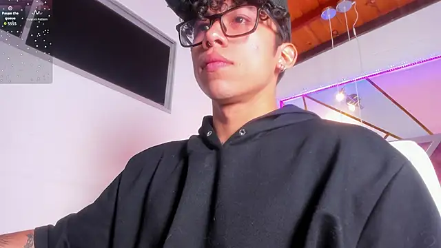 AkazaBoy  online show from 13, 5, 2026