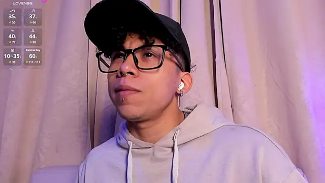 AkazaBoy  online show from 18, 3, 2026