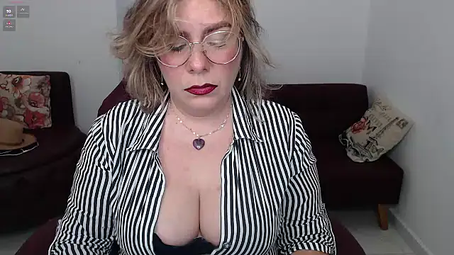 Serenay  online show from 6, 2, 2025