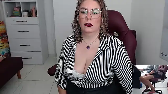 Serenay  online show from 2, 1, 2025