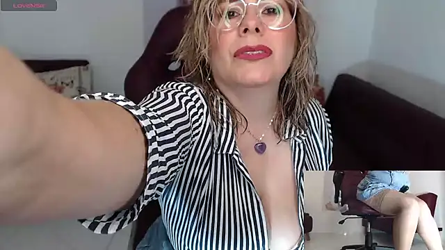 Serenay  online show from 8, 1, 2025