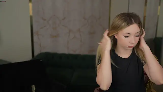 Magnetic Mia  online show from 25, 2, 2025