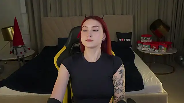 Magnetic Mia  online show from 4, 1, 2025