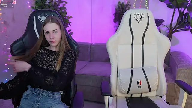 Magnetic Mia  online show from 2, 3, 2025