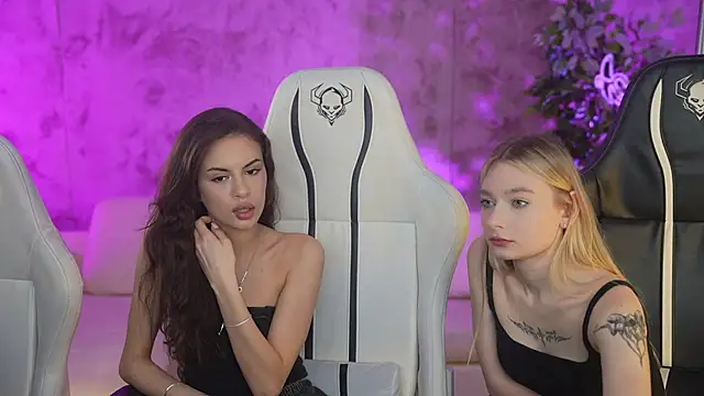 Magnetic Mia  online show from 21, 2, 2025