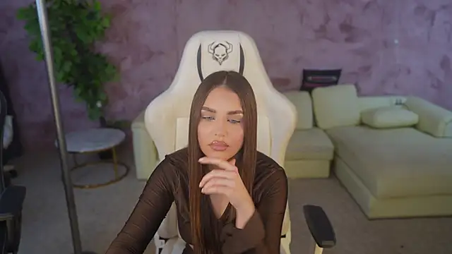 Magnetic Mia  online show from 8, 11, 2025