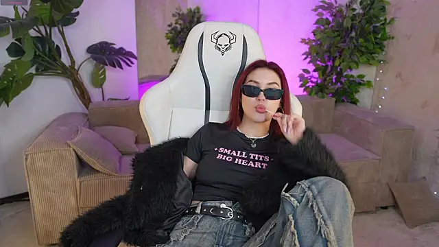 Magnetic Mia  online show from 9, 3, 2025