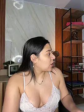Snapshot of floriamANDjazmin chatting on 24, 6, 2026 floriamANDjazmin online show from 24, 6, 2026