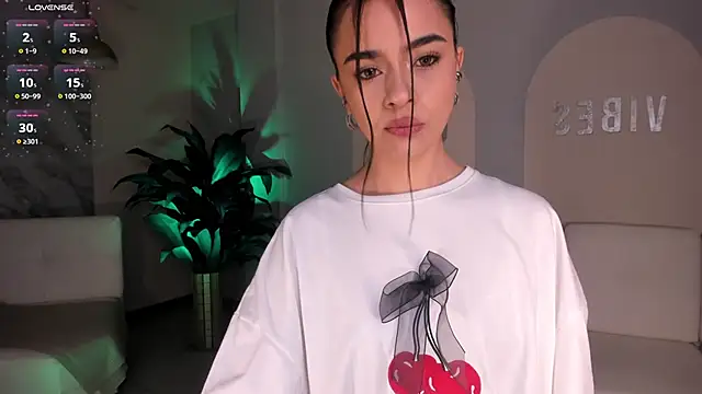 Snapshot of AlanaCraft chatting on 16, 9, 2025 AlanaCraft online show from 16, 9, 2025