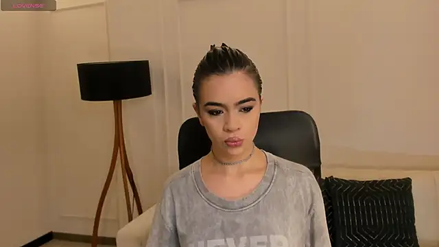 Snapshot of AlanaCraft chatting on 18, 10, 2025 AlanaCraft online show from 18, 10, 2025