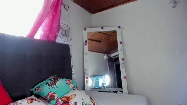 miss julietaa online show from 4, 12, 2025