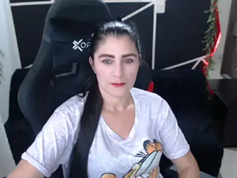 LUCY LI online show from 23, 11, 2025