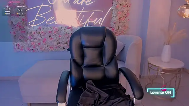 MaddisonLowe online show from 11, 11, 2025