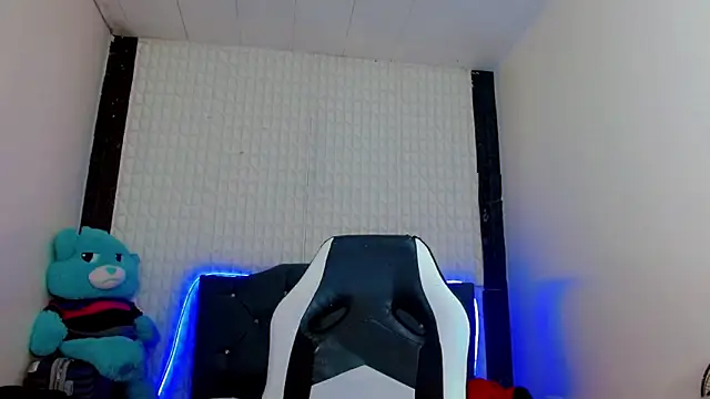 Hellen moons   online show from 8, 3, 2025