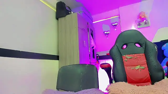 Hellen moons   online show from 28, 3, 2026