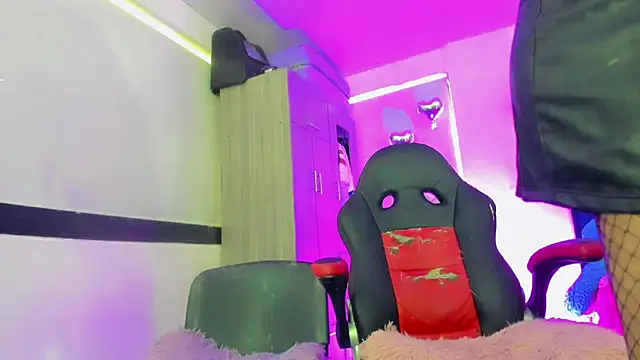 Hellen moons   online show from 27, 3, 2026