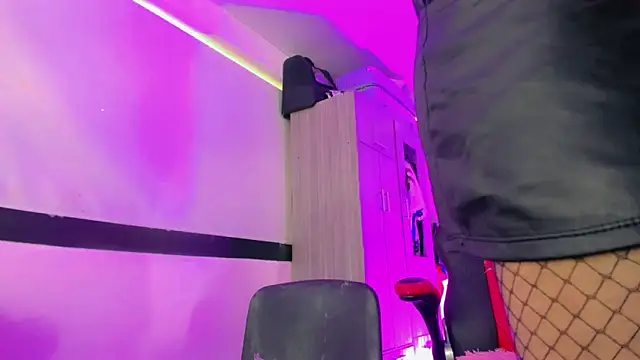 Hellen moons   online show from 25, 3, 2026