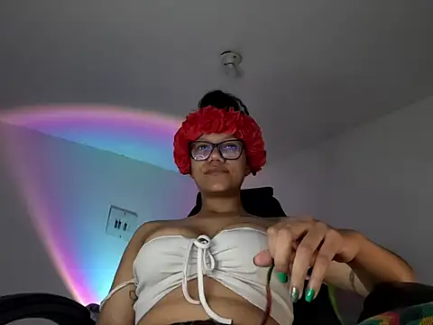 Snapshot of Ale_xandra chatting on 12, 11, 2025 Ale xandra online show from 12, 11, 2025