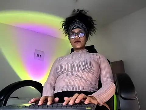 Snapshot of Ale_xandra chatting on 25, 10, 2025 Ale xandra online show from 25, 10, 2025