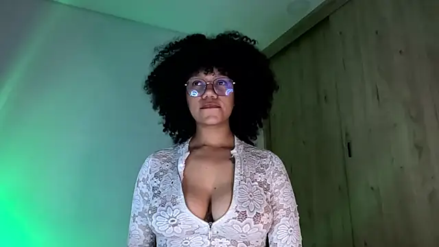 Snapshot of Ale_xandra chatting on 26, 6, 2026 Ale xandra online show from 26, 6, 2026