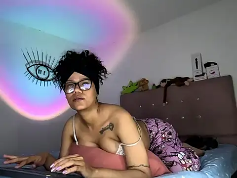 Snapshot of Ale_xandra chatting on 21, 11, 2025 Ale xandra online show from 21, 11, 2025