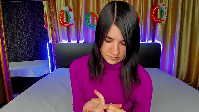  Polly Love  online show from 20, 4, 2026