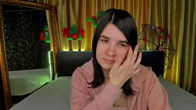  Polly Love  online show from 5, 4, 2026