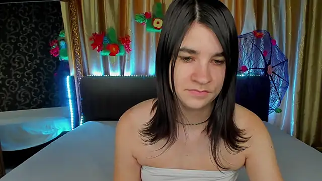  Polly Love  online show from 4, 4, 2026