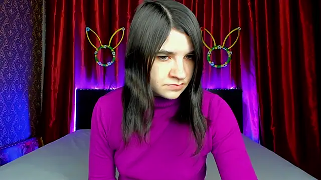  Polly Love  online show from 18, 4, 2026