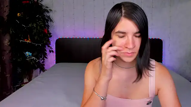  Polly Love  online show from 19, 9, 2025