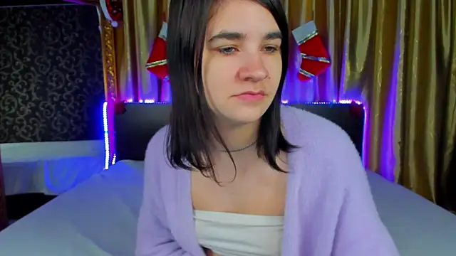  Polly Love  online show from 18, 12, 2025