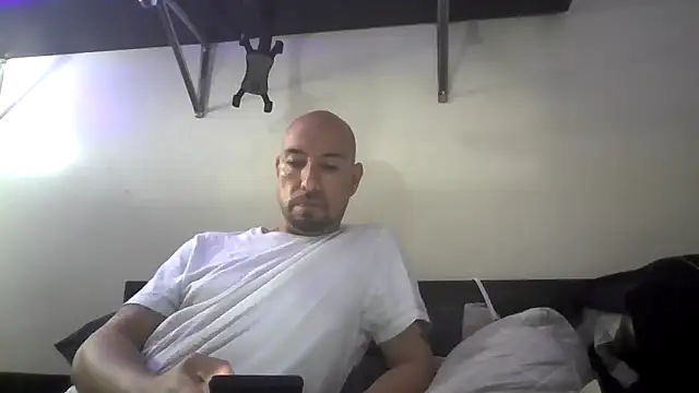 Snapshot of nakedtony81 chatting on 6, 2, 2026 nakedtony81 online show from 6, 2, 2026