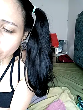 KimPielCanela online show from 17, 3, 2025