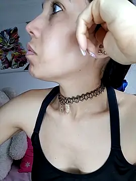 KimPielCanela online show from 20, 3, 2025