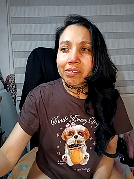 KimPielCanela online show from 5, 10, 2025