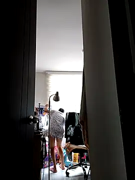 KimPielCanela online show from 3, 10, 2025