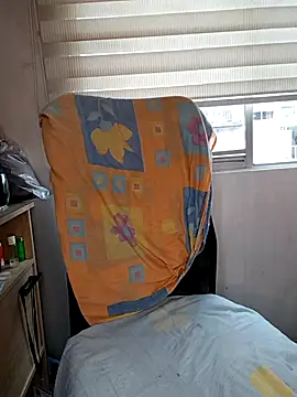 KimPielCanela online show from 9, 11, 2025