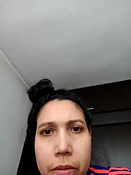 KimPielCanela online show from 1, 10, 2025